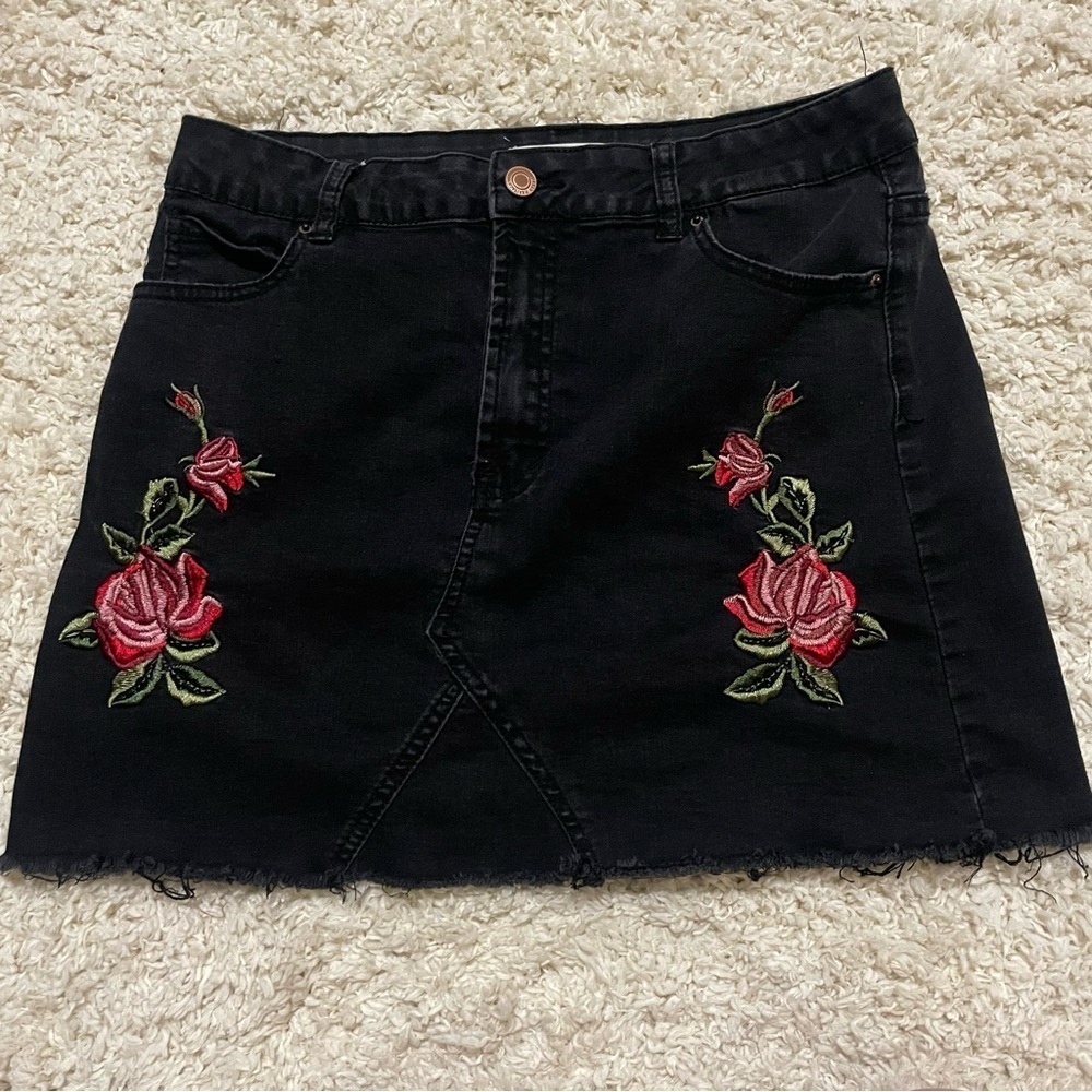 Urban Heritage Black Mini Skirt with Red Rose Embroidery